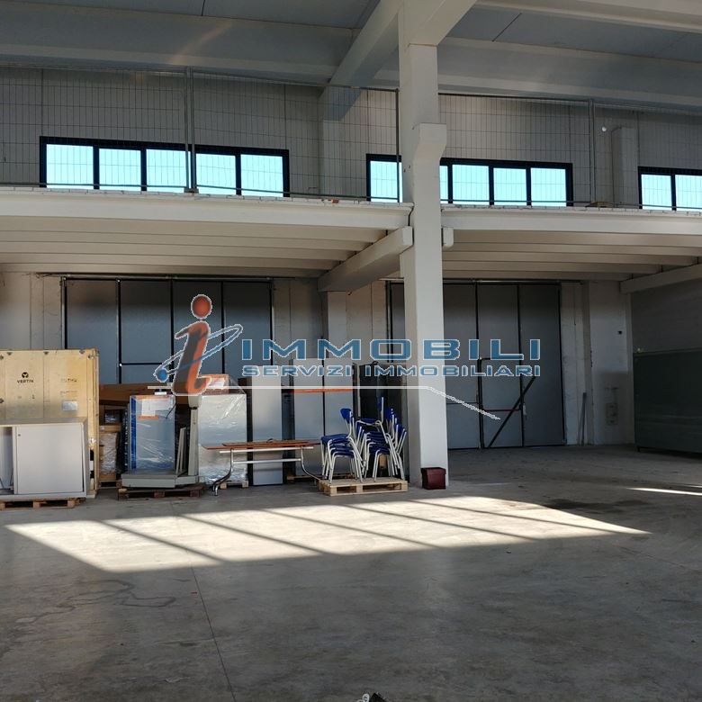 Immagine 5 di Capannone industriale in vendita  in PIAZZA MARCONI a San Zenone Al Lambro