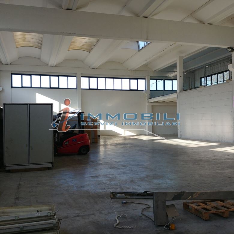 Immagine 8 di Capannone industriale in vendita  in PIAZZA MARCONI a San Zenone Al Lambro