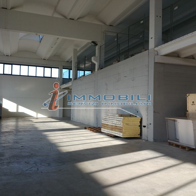 Immagine 10 di Capannone industriale in vendita  in PIAZZA MARCONI a San Zenone Al Lambro