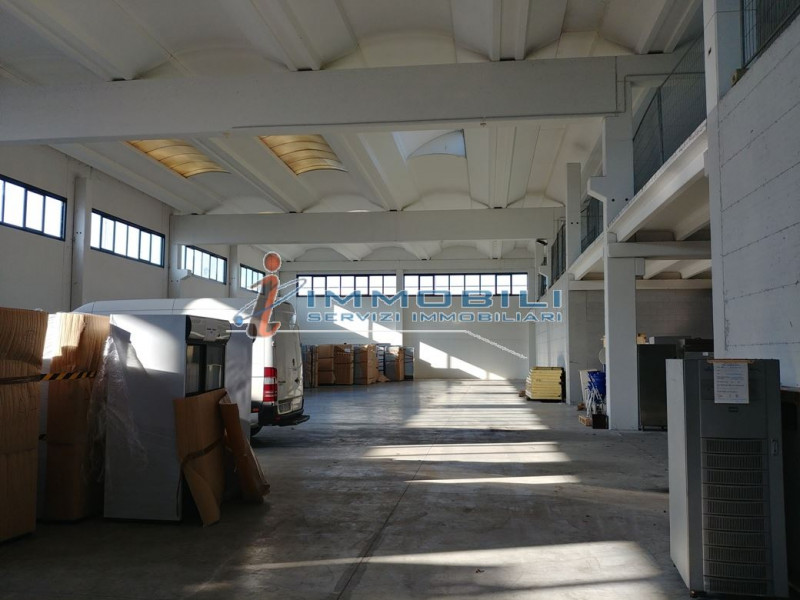 Immagine 12 di Capannone industriale in vendita  in PIAZZA MARCONI a San Zenone Al Lambro