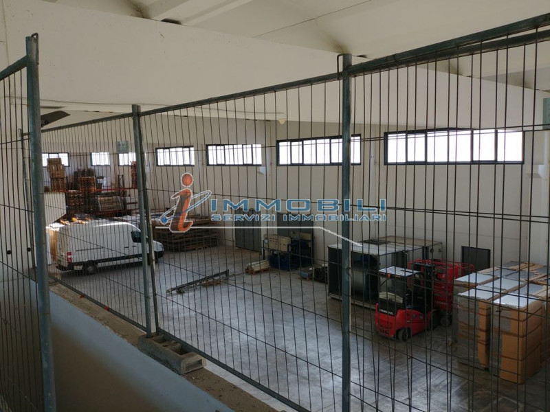Immagine 15 di Capannone industriale in vendita  in PIAZZA MARCONI a San Zenone Al Lambro