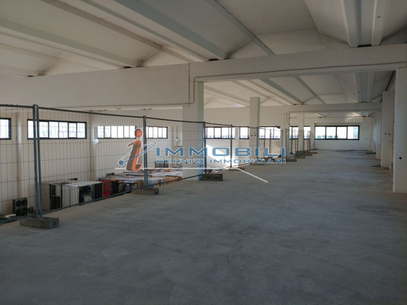 Immagine 1 di Capannone industriale in vendita  in PIAZZA MARCONI a San Zenone Al Lambro