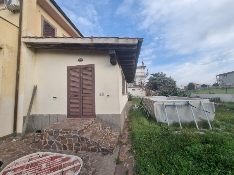 Immagine 4 di Villa in vendita  in VIA DEI REDATTORI a Roma