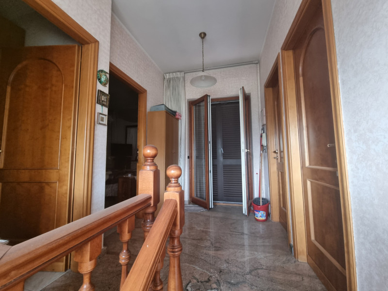 Immagine 10 di Villa in vendita  in VIA DEI REDATTORI a Roma