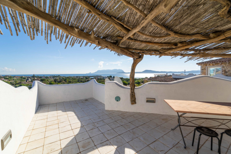 Immagine 2 di Villa in vendita  in VIA DEL GIGLIO a Olbia