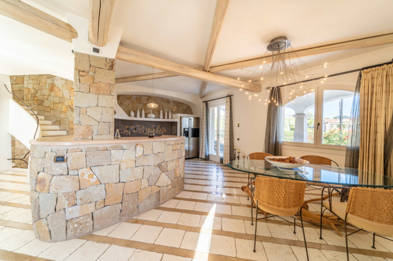 Immagine 4 di Villa in vendita  in VIA DEL GIGLIO a Olbia