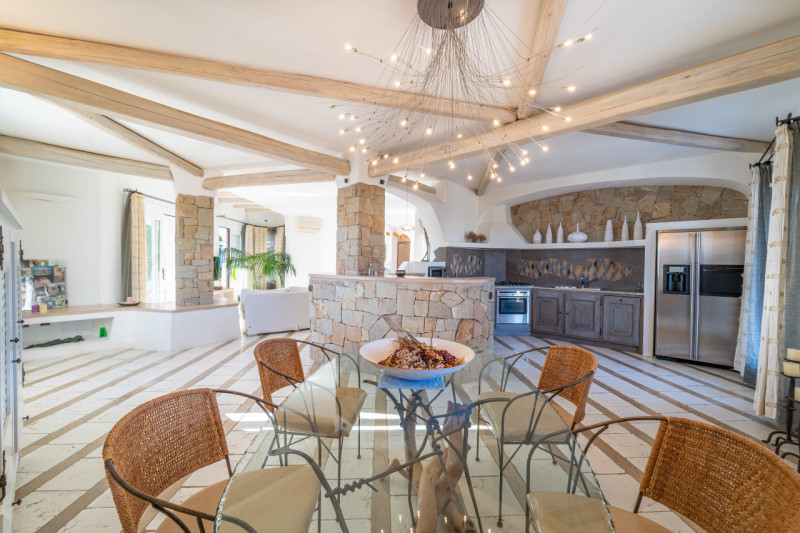 Immagine 5 di Villa in vendita  in VIA DEL GIGLIO a Olbia