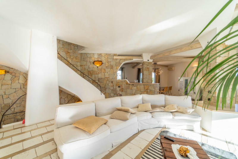 Immagine 9 di Villa in vendita  in VIA DEL GIGLIO a Olbia