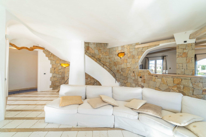Immagine 12 di Villa in vendita  in VIA DEL GIGLIO a Olbia