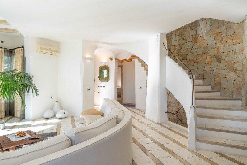 Immagine 13 di Villa in vendita  in VIA DEL GIGLIO a Olbia