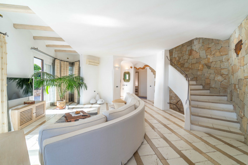 Immagine 14 di Villa in vendita  in VIA DEL GIGLIO a Olbia