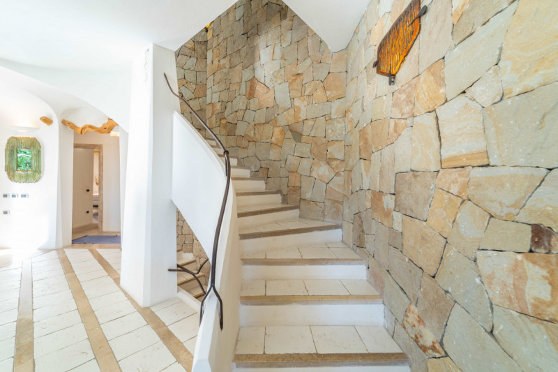 Immagine 15 di Villa in vendita  in VIA DEL GIGLIO a Olbia