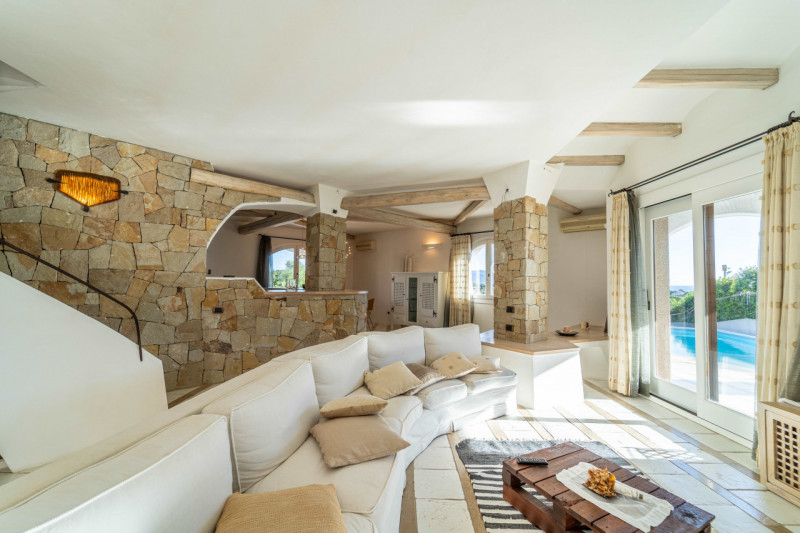 Immagine 17 di Villa in vendita  in VIA DEL GIGLIO a Olbia