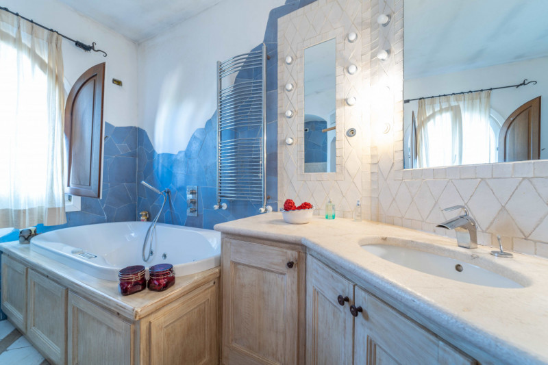 Immagine 18 di Villa in vendita  in VIA DEL GIGLIO a Olbia