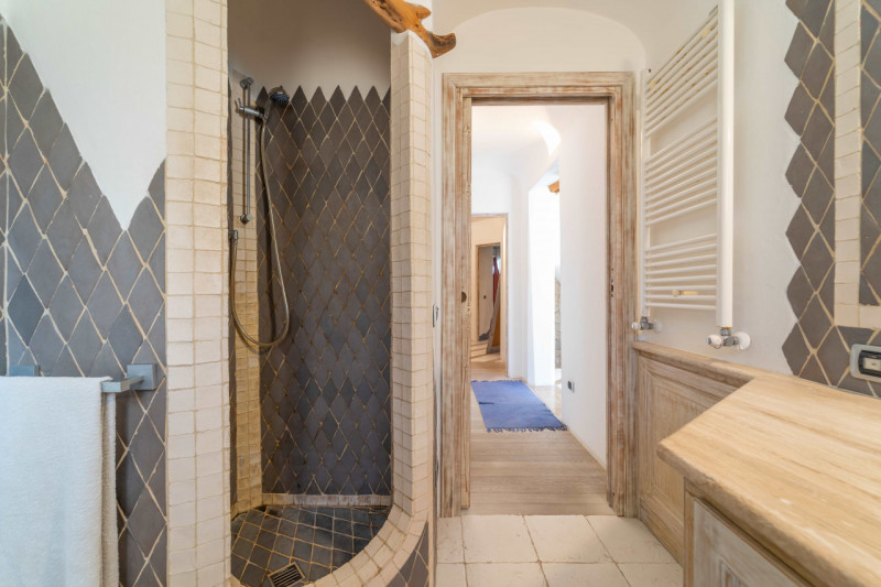 Immagine 22 di Villa in vendita  in VIA DEL GIGLIO a Olbia