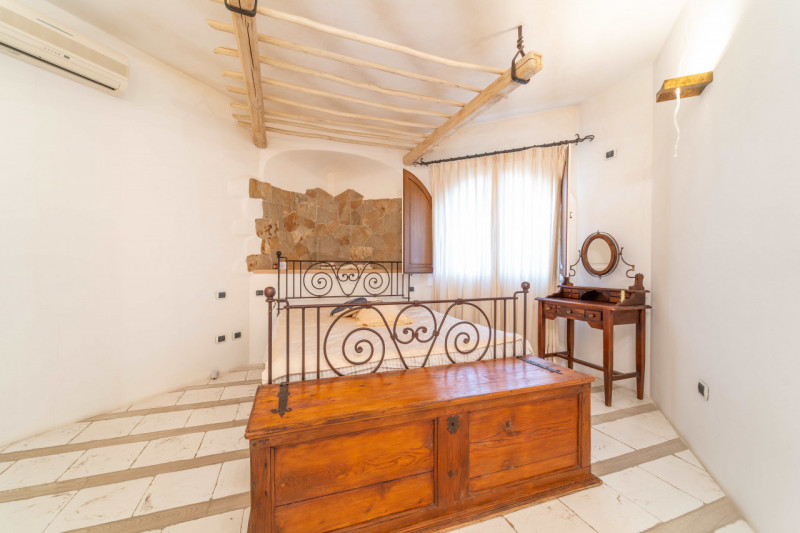 Immagine 30 di Villa in vendita  in VIA DEL GIGLIO a Olbia