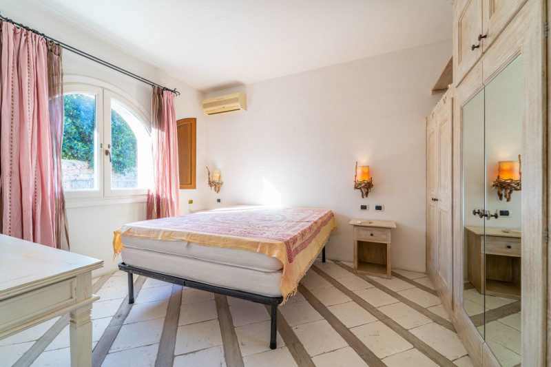 Immagine 32 di Villa in vendita  in VIA DEL GIGLIO a Olbia