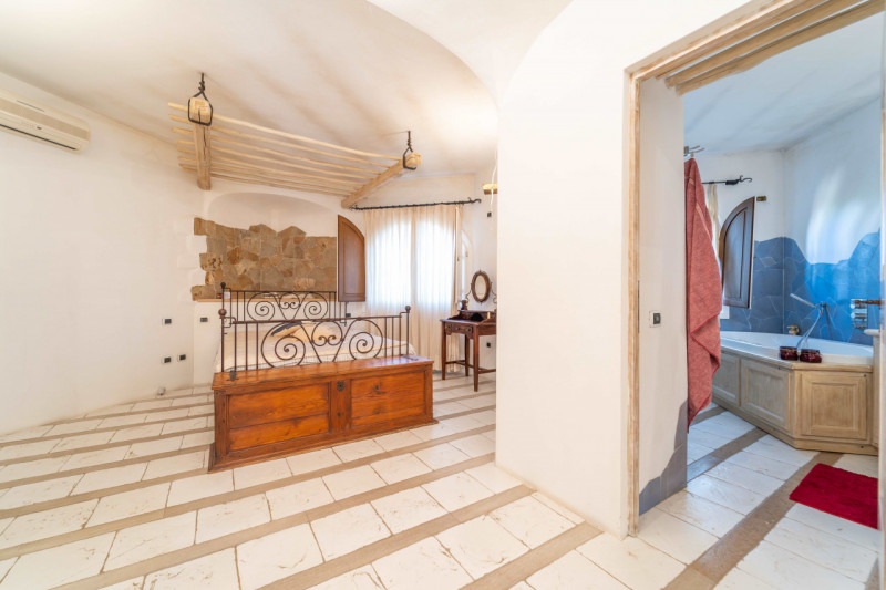 Immagine 33 di Villa in vendita  in VIA DEL GIGLIO a Olbia