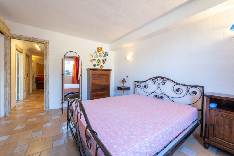 Immagine 37 di Villa in vendita  in VIA DEL GIGLIO a Olbia