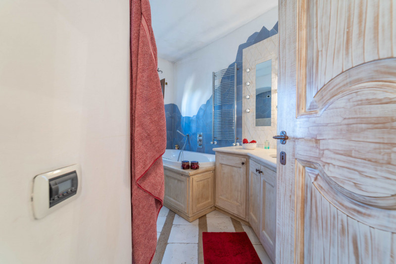 Immagine 43 di Villa in vendita  in VIA DEL GIGLIO a Olbia