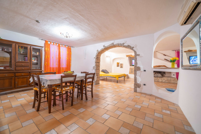 Immagine 44 di Villa in vendita  in VIA DEL GIGLIO a Olbia