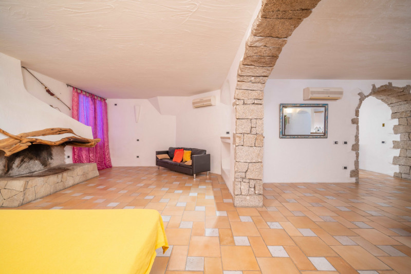 Immagine 45 di Villa in vendita  in VIA DEL GIGLIO a Olbia