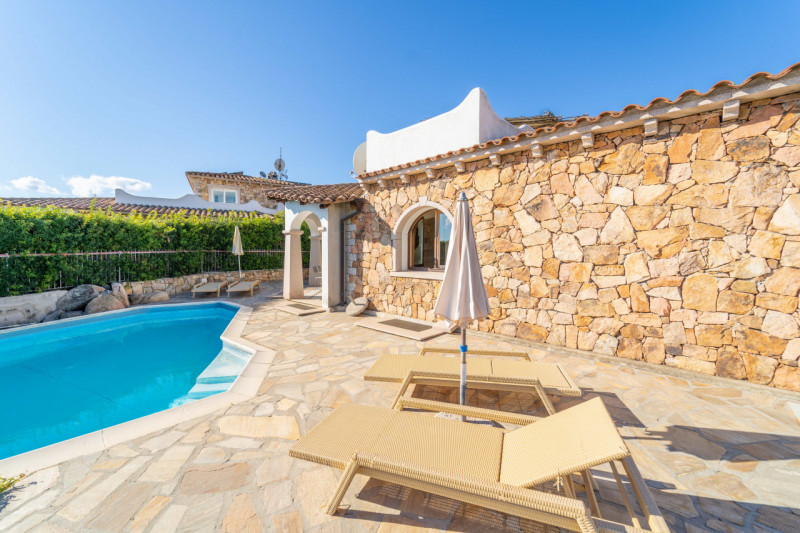 Immagine 69 di Villa in vendita  in VIA DEL GIGLIO a Olbia