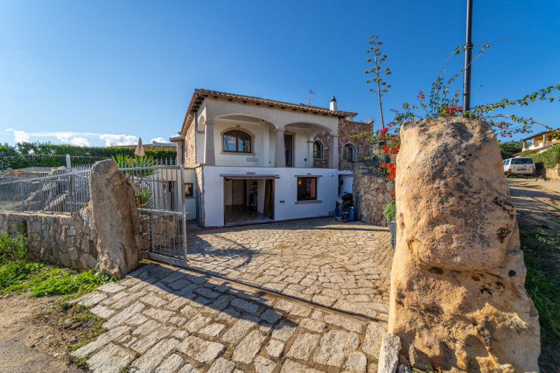 Immagine 74 di Villa in vendita  in VIA DEL GIGLIO a Olbia