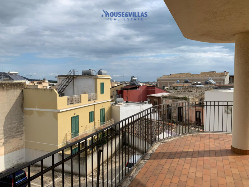 Immagine 9 di Appartamento in vendita  in via galileo galilei a Avola