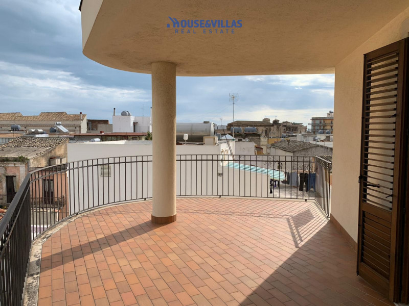 Immagine 11 di Appartamento in vendita  in via galileo galilei a Avola