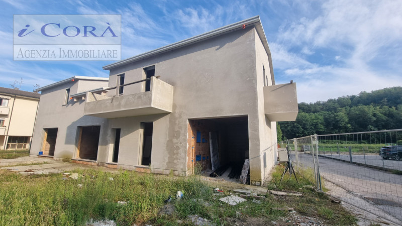 Immagine 3 di Casa trifamiliare in vendita  in Via Euganea Treponti a Teolo