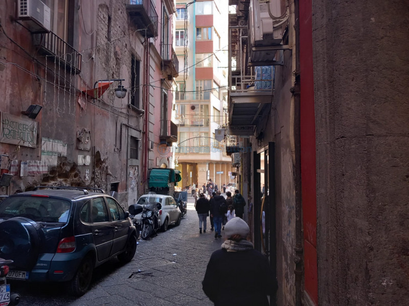 Immagine 3 di Magazzino in vendita  in Via Emanuele De Deo a Napoli