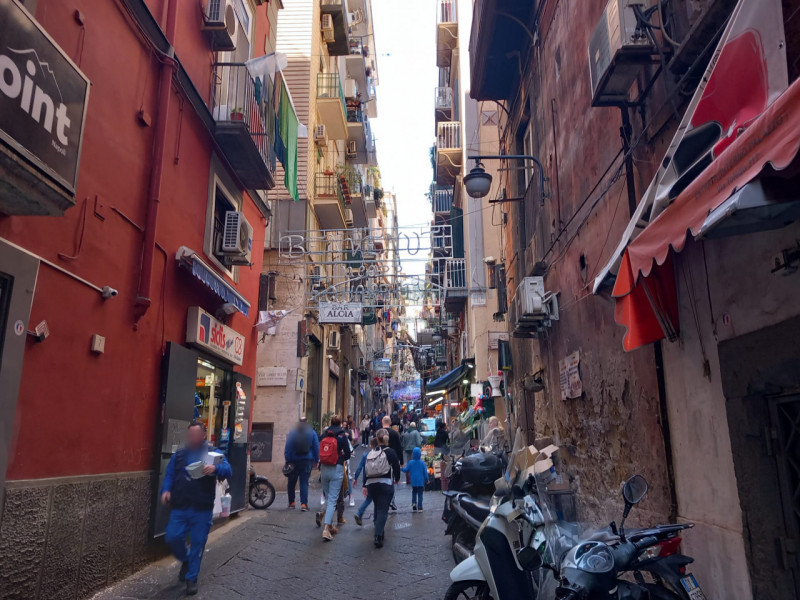Immagine 5 di Magazzino in vendita  in Via Emanuele De Deo a Napoli