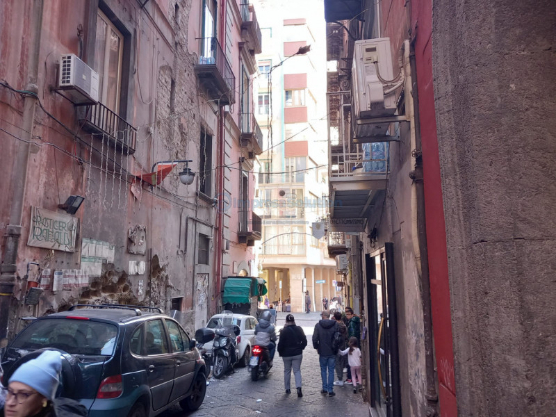 Immagine 6 di Magazzino in vendita  in Via Emanuele De Deo a Napoli