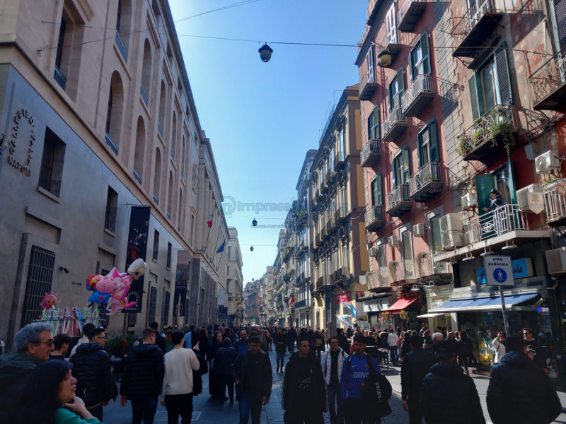 Immagine 11 di Magazzino in vendita  in Via Emanuele De Deo a Napoli