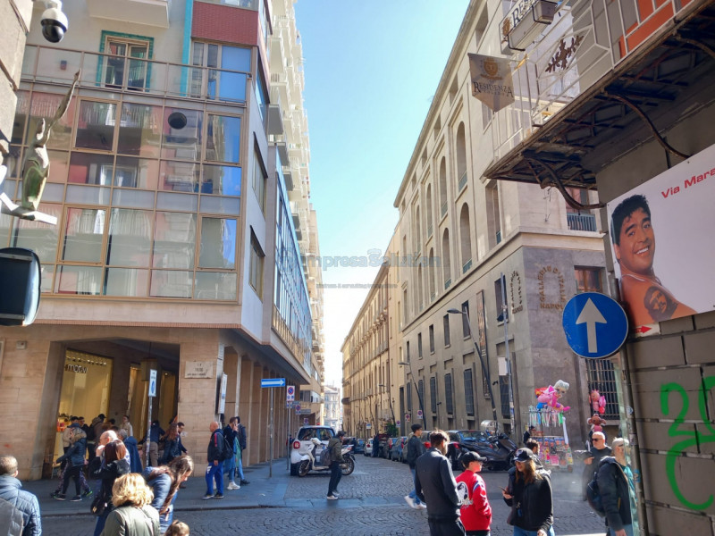 Immagine 12 di Magazzino in vendita  in Via Emanuele De Deo a Napoli