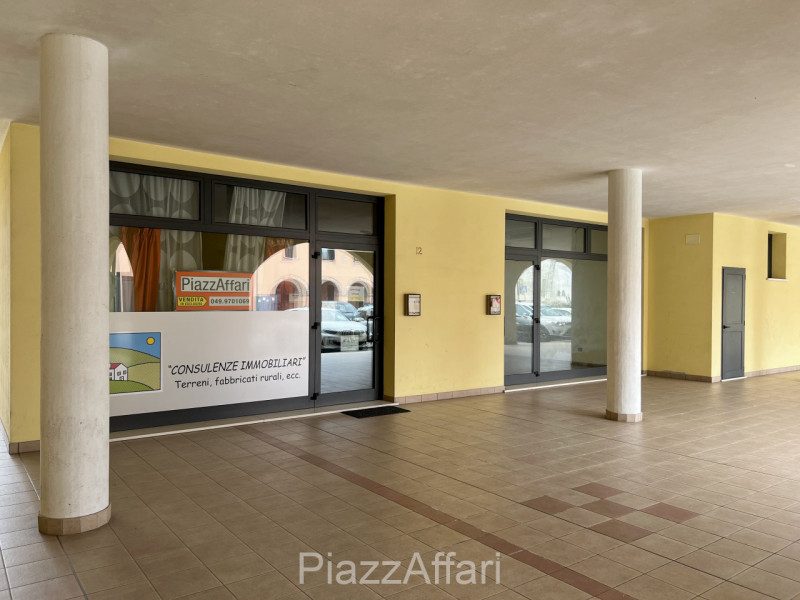 Immagine 3 di Ufficio in vendita  in Correzzola - Villa del Bosco a Correzzola