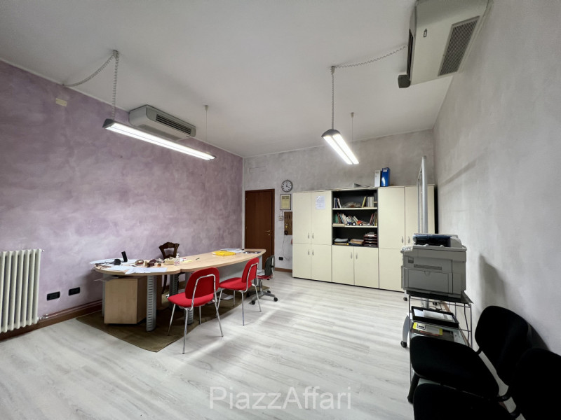 Immagine 4 di Ufficio in vendita  in Correzzola - Villa del Bosco a Correzzola