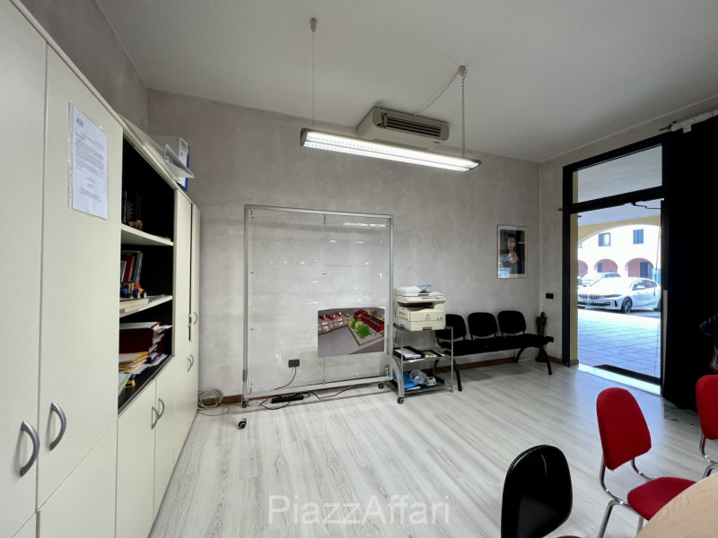 Immagine 6 di Ufficio in vendita  in Correzzola - Villa del Bosco a Correzzola