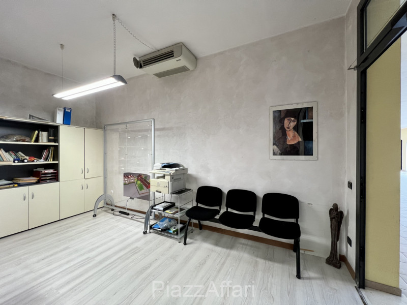 Immagine 7 di Ufficio in vendita  in Correzzola - Villa del Bosco a Correzzola