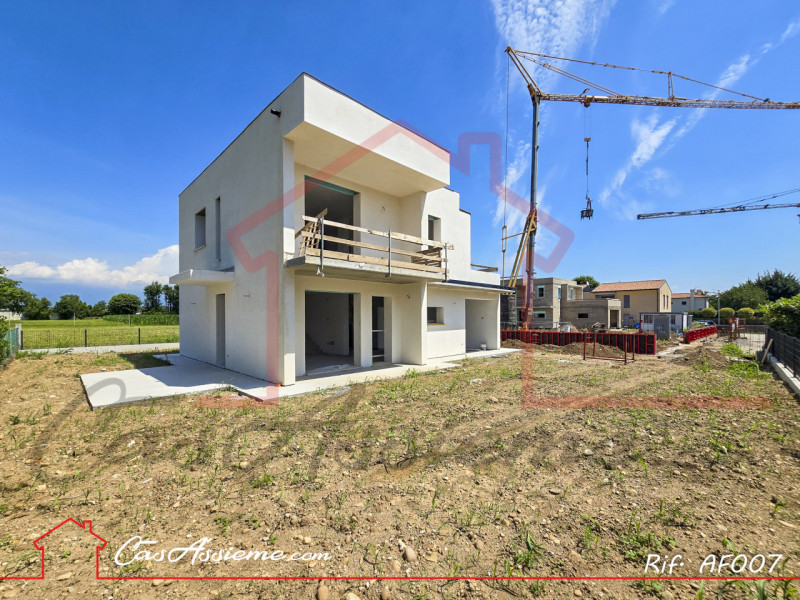 Immagine 10 di Casa indipendente in vendita  a Loria