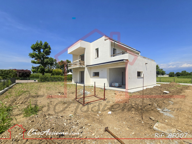 Immagine 11 di Casa indipendente in vendita  a Loria