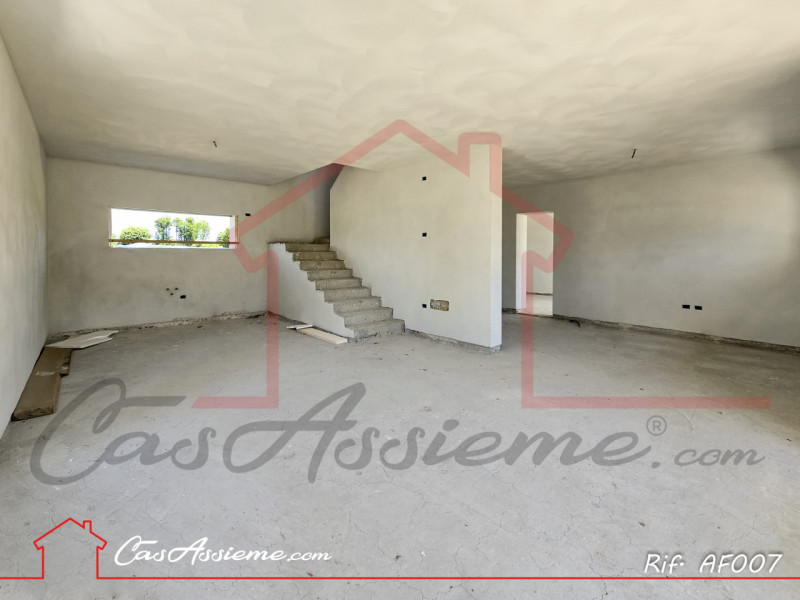 Immagine 12 di Casa indipendente in vendita  a Loria