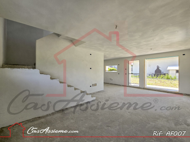 Immagine 13 di Casa indipendente in vendita  a Loria