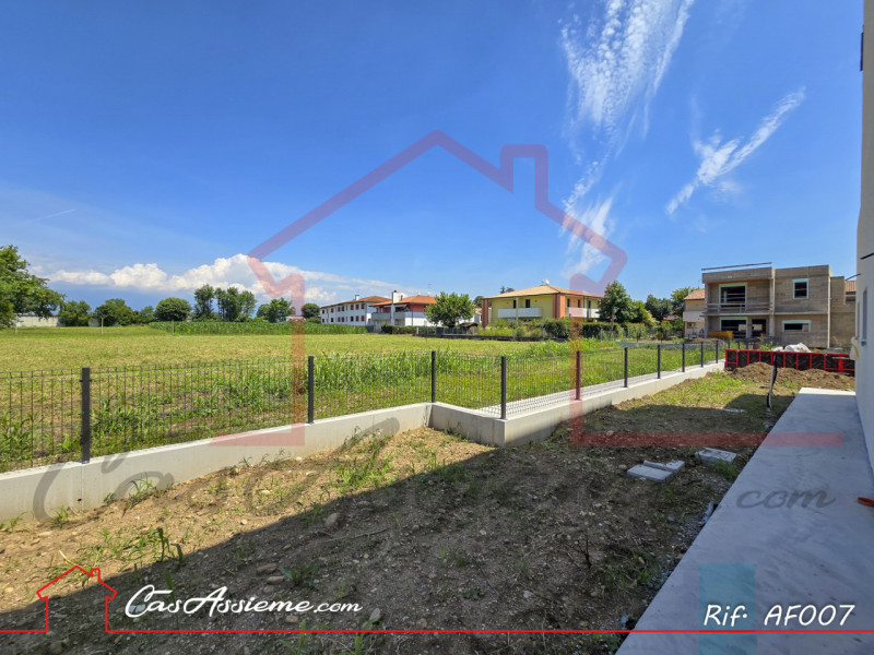 Immagine 15 di Casa indipendente in vendita  a Loria