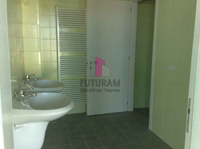 Immagine 4 di Ufficio in vendita  a Padova