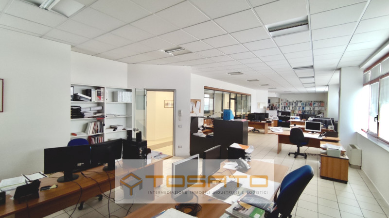 Immagine 6 di Ufficio in affitto  a Zevio