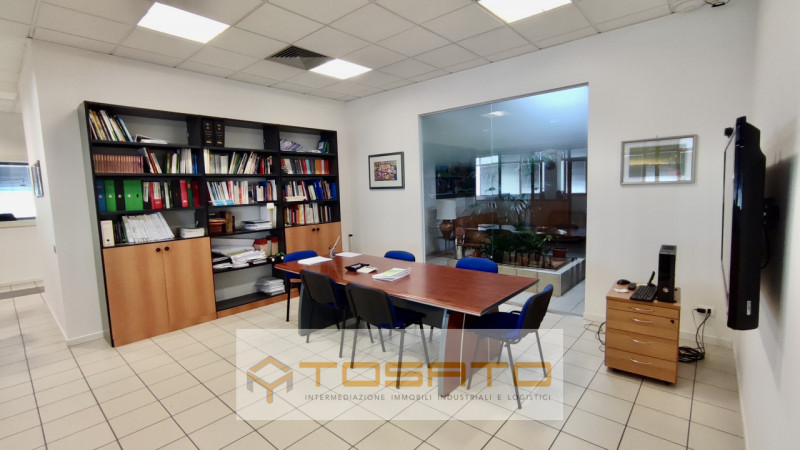 Immagine 8 di Ufficio in affitto  a Zevio