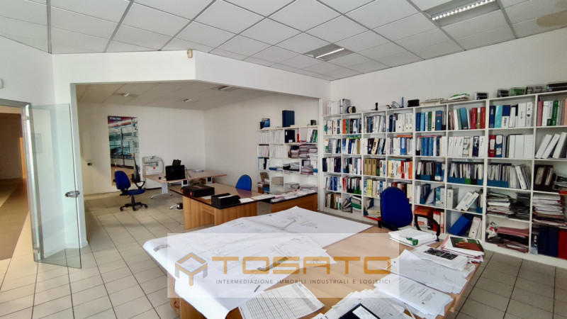 Immagine 10 di Ufficio in affitto  a Zevio