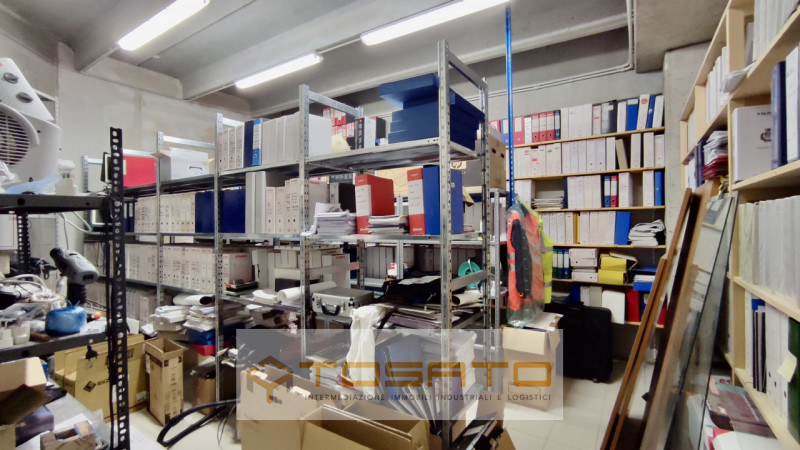 Immagine 11 di Ufficio in affitto  a Zevio